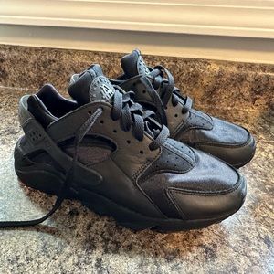 Women’s Nike Hurrache 9.5